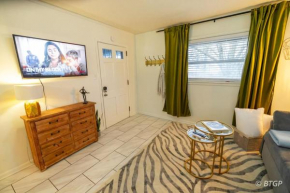 Cozy Studio near Graceland and Kitchenette with Free parking